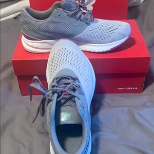 Sz 7 1/2 grey/purple New Balance cross training